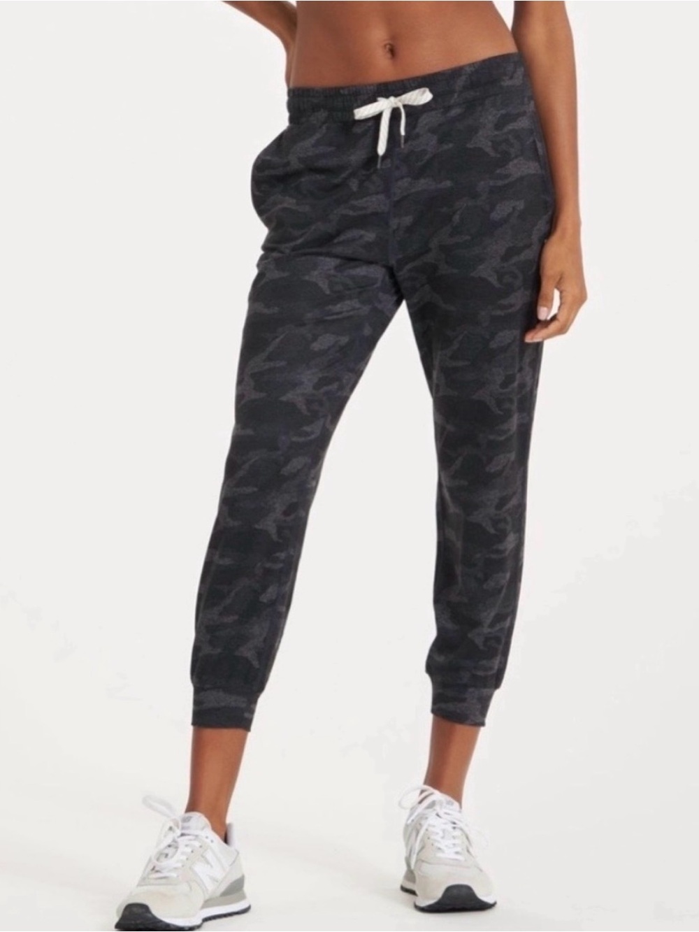 Vuori Women's Performance High Waist Rise Joggers Camo
Medium